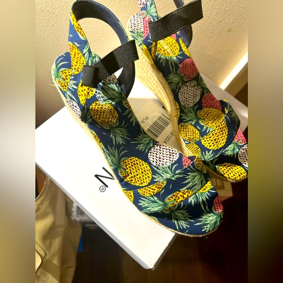 🔥 DEAL Alert - 10/21 Thru 10/25 ONLY -NIB M&M Print Espadrille Sandals - Picture 5 of 8